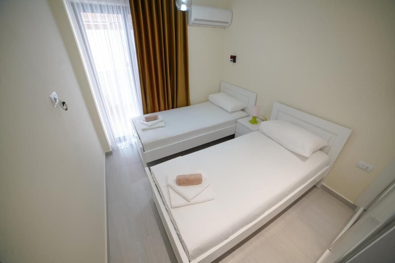 City Glow Apartments Sarandë Exteriör bild