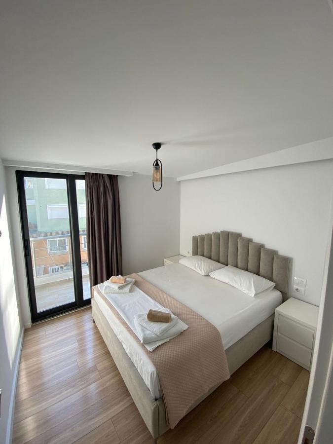 City Glow Apartments Sarandë Exteriör bild