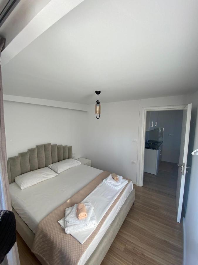 City Glow Apartments Sarandë Exteriör bild