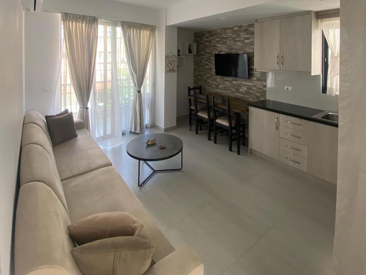 City Glow Apartments Sarandë Exteriör bild