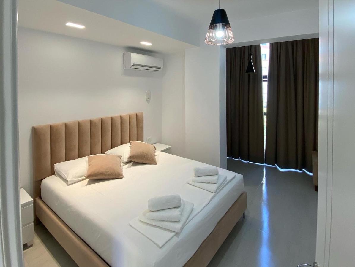 City Glow Apartments Sarandë Exteriör bild